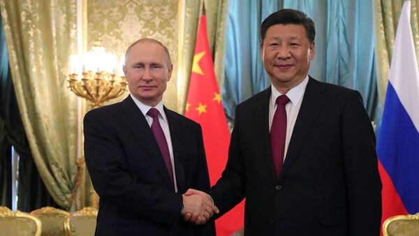 El presidente ruso, Vladímir Putin con  su homólogo chino, Xi Jinping - Sputnik Mundo