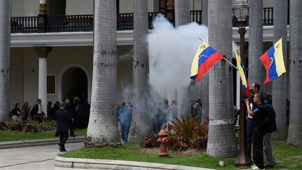 Disturbios a las puertas de la Asamblea Nacional en Venezuela - Sputnik Mundo