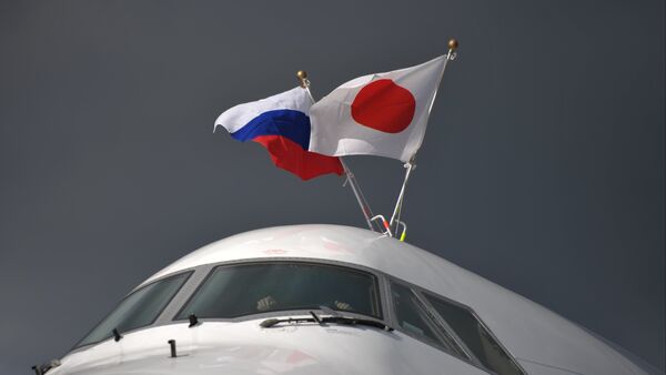 Las banderas de Rusia y Japón - Sputnik Mundo