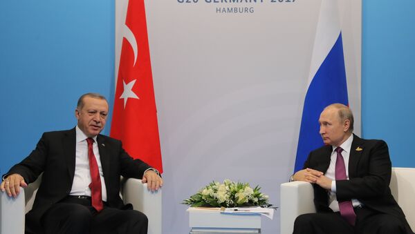 El presidente de Rusia, Vladímir Putin, con su par turco, Recep Tayyip Erdogan - Sputnik Mundo