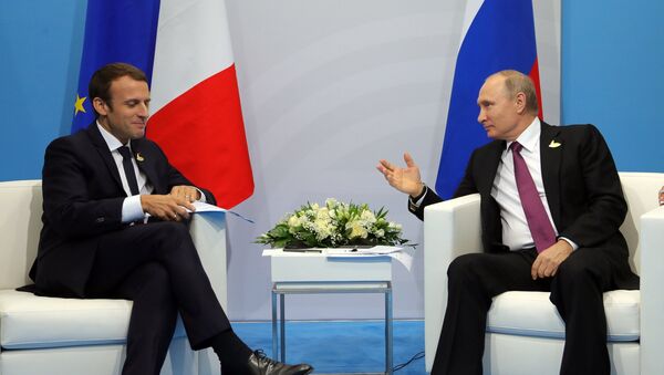 El presidente de Francia Emmanuel Macron y el presidente de Rusia Vladímir Putin (archivo) - Sputnik Mundo