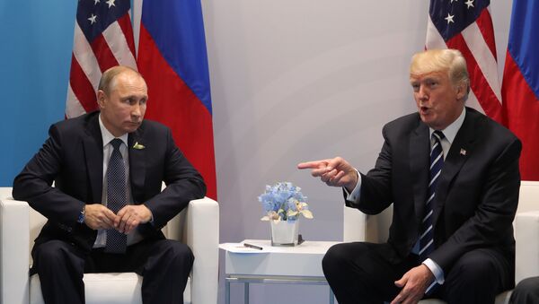 Presidentes de Rusia y EEUU, Vladímir Putin y Donald Trump - Sputnik Mundo