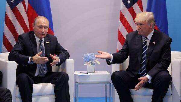 El presidente ruso, Vladímir Putin, y su homólogo estadounidense, Donald Trump - Sputnik Mundo