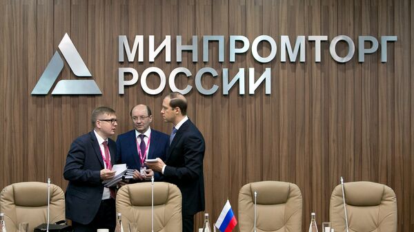 Representantes del Ministerio de Industria y Comercio de Rusia en la exposición Innoprom - Sputnik Mundo