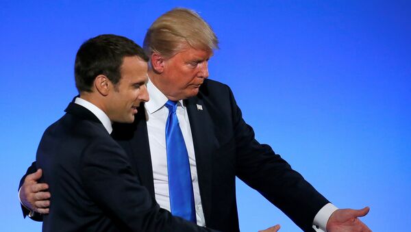 El presidente estadounidense, Donald Trump con su homólogo francés, Emmanuel Macron (archivo) - Sputnik Mundo