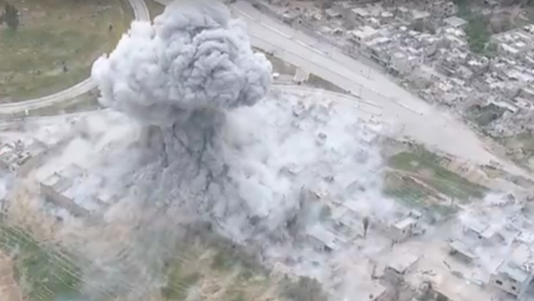 El sistema de desminado UR-77 Meteorit ataca las posiciones de Daesh en Siria - Sputnik Mundo
