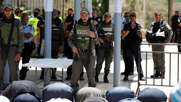 Policía de Israel cerca de los detectores de metal - Sputnik Mundo