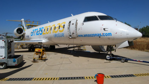 Un avión de la compañía aérea Amaszonas Uruguay - Sputnik Mundo