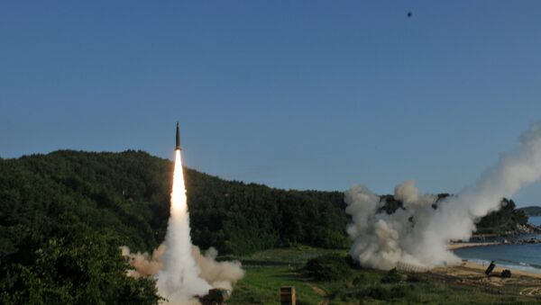 El lanzamiento del misil balístico de clase tierra-tierra ATACMS - Sputnik Mundo