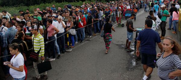 Los venezolanos en la frontera con Colombia Los venezolanos en la frontera con Colombia - Sputnik Mundo