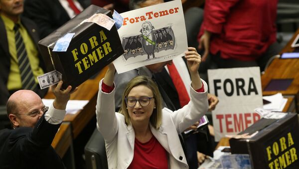 Diputados brasileños de la oposición protestan contra Michel Temer - Sputnik Mundo