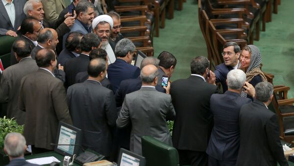 Federica Mogherini en el Parlamento de Irán - Sputnik Mundo