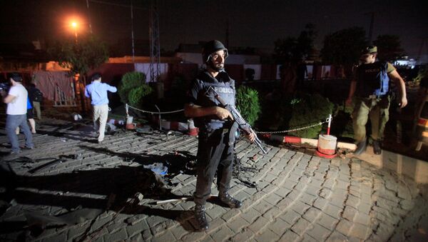 Policía en el lugar de la explosión en Lahore, Pakistán - Sputnik Mundo