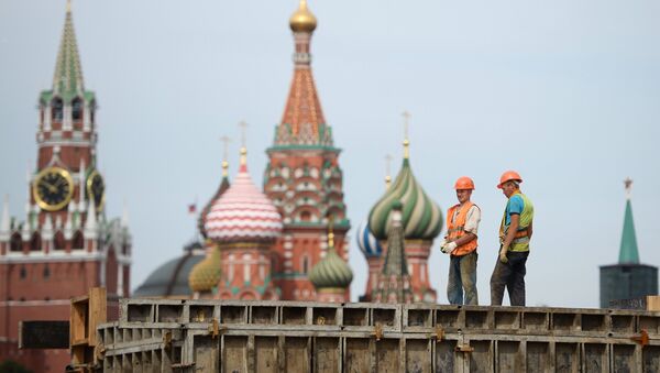 Unos obreros en Moscú - Sputnik Mundo
