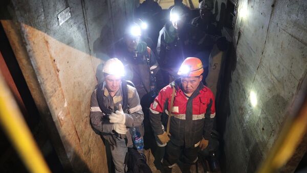 La operación de rescate en la mina Mir de Yakutia - Sputnik Mundo