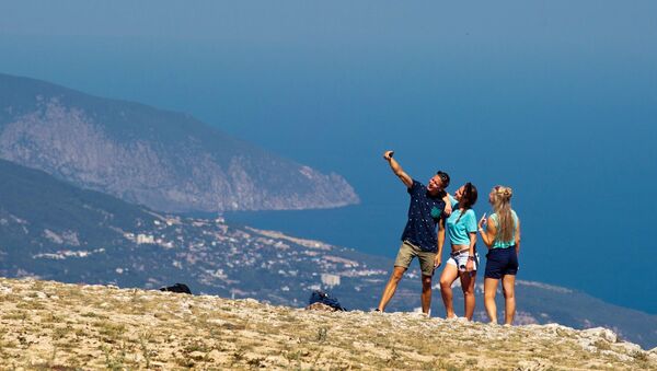 Turistas en Ai-Petri, Crimea - Sputnik Mundo