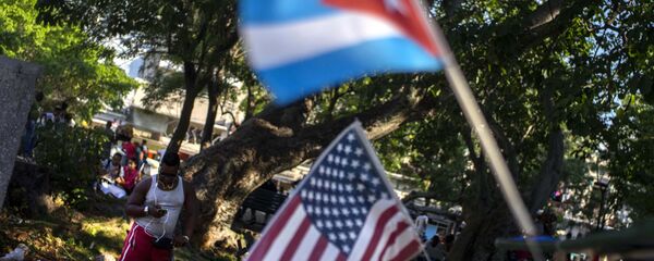 Las banderas de Cuba y EEUU (archivo) Las banderas de Cuba y EEUU (archivo) - Sputnik Mundo