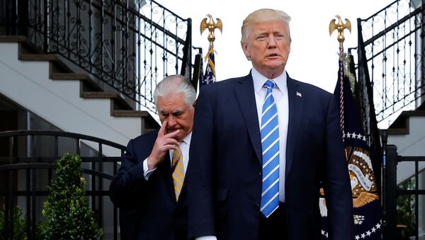 Rex Tillerson, secretario de Estado de EEUU, y Donald Trump, presidente de EEUU - Sputnik Mundo