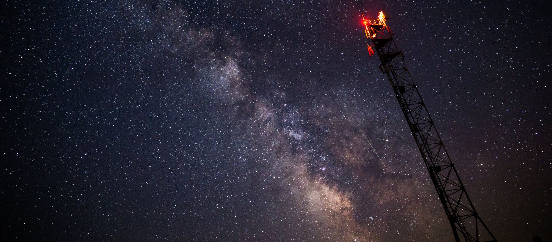 La lluvia de estrellas —las perseidas— vista desde la región de Krasnodar, Rusia La lluvia de estrellas —las perseidas— vista desde la región de Krasnodar, Rusia - Sputnik Mundo, 1920, 27.07.2020