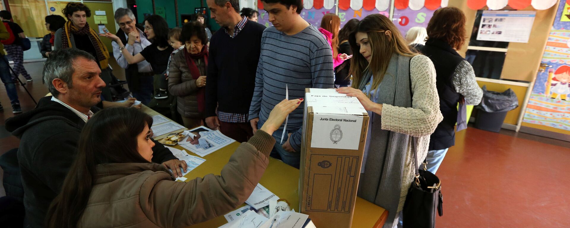 Los argentinos votan en las PASO en Buenos Aires, Argentina - Sputnik Mundo, 1920, 23.08.2021