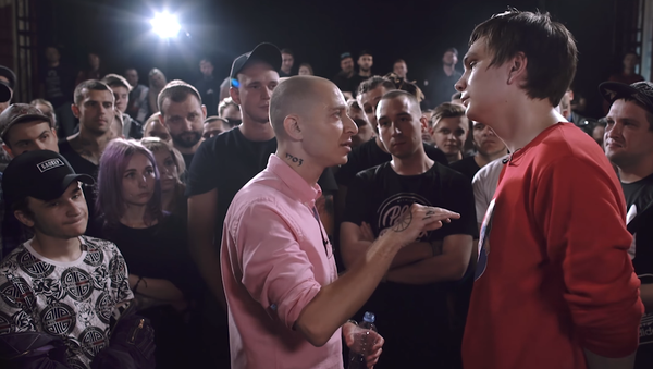 Una pelea de rap entre los músicos rusos Oxxxymiron y Gnoini - Sputnik Mundo