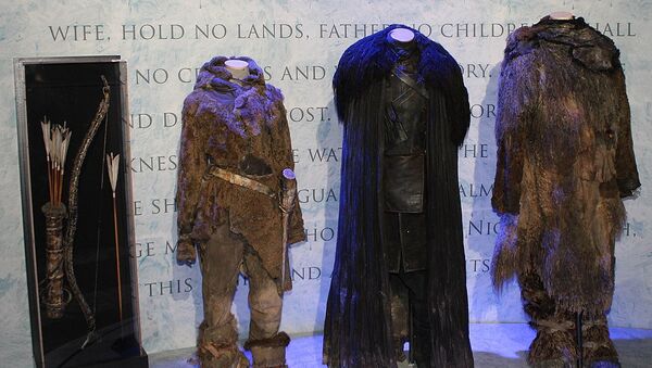 Vestuario de personajes de la serie Game of Thrones en una exposición - Sputnik Mundo