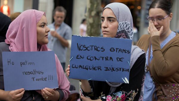 Mujeres musulmanas tras el atentado en Barcelona - Sputnik Mundo