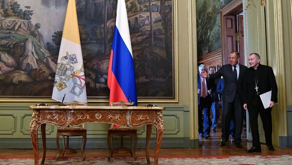 Ministro de Extreriores de Rusia, Serguéi Lavrov, y el secretario de Estado del Vaticano, Pietro Parolin - Sputnik Mundo