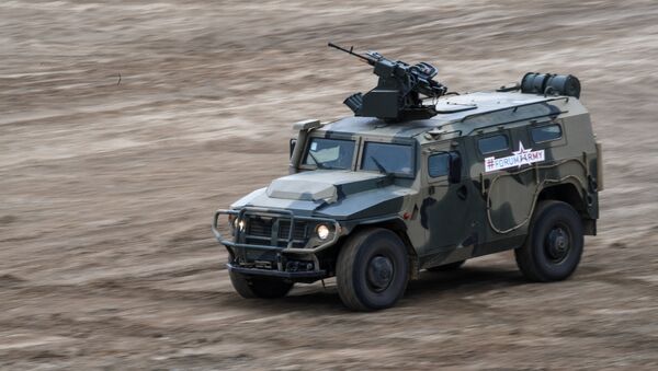 Vehículo blindado Tigr en el Foro Army 2017 - Sputnik Mundo