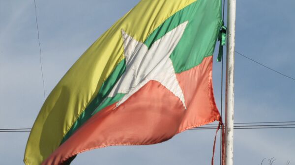 La bandera nacional de Birmania (archivo) - Sputnik Mundo