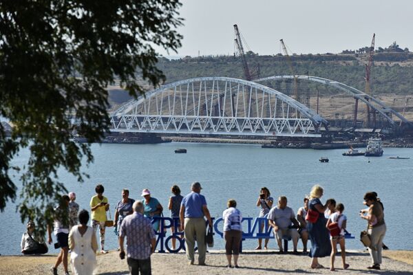 Las etapas de la grandiosa obra del puente de Crimea - Sputnik Mundo