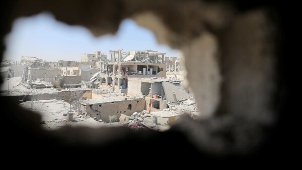 Edificios destruidos en la ciudad de Al Raqa - Sputnik Mundo