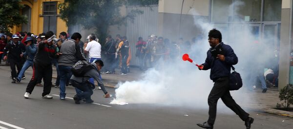 Docentes protestando en Lima, Perú (archivo) Docentes protestando en Lima, Perú (archivo) - Sputnik Mundo