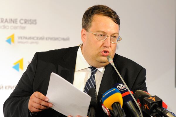 Con el cambio de poder en Kiev en 2014, el asesor del nuevo ministro de Interior, Antón Geráschenko, supervisó la creación de una lista negra de periodistas, artistas, políticos etc., con visiones críticas al nuevo Gobierno nacionalista. Con el cambio de poder en Kiev en 2014, el asesor del nuevo ministro de Interior, Antón Geráschenko, supervisó la creación de una lista negra de periodistas, artistas, políticos etc., con visiones críticas al nuevo Gobierno nacionalista. - Sputnik Mundo