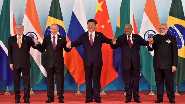 Los líderes de los BRICS: Michel Temer, Vladimir Putin, Xi Jinping, Jacob Zuma y Narendra Modi (archivo) - Sputnik Mundo
