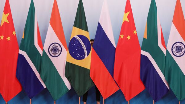 Banderas de los BRICS (archivo) - Sputnik Mundo