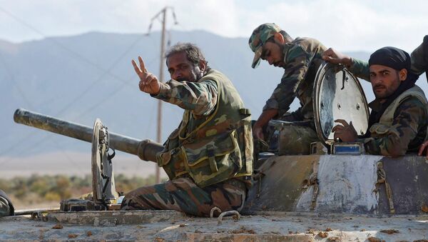 Los soldados del Ejército sirio que rompieron el asedio de la ciudad de Deir Ezzor - Sputnik Mundo