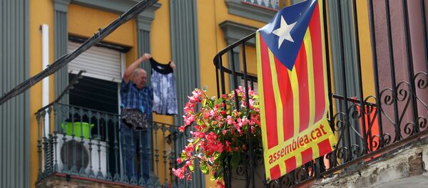 Estelada, bandera separatista de Cataluña Estelada, bandera separatista de Cataluña - Sputnik Mundo