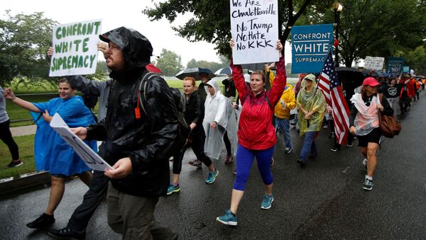 Manifestantes de Charlottesville al llegar a Washington, EEUU - Sputnik Mundo