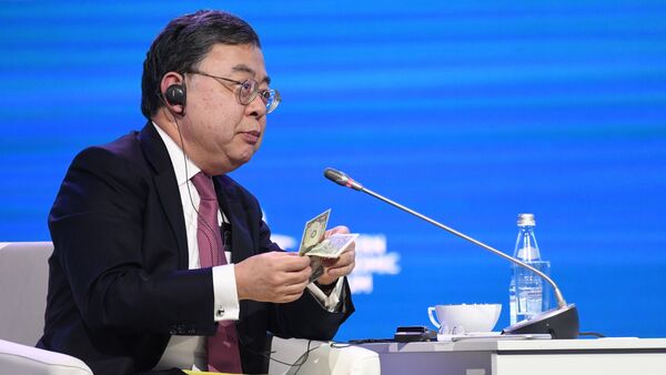 Presidente de Hang Lung Propiedades Ronnie Chan en la sesión plenaria del Tercer Foro Económico Oriental en Vladivostok - Sputnik Mundo