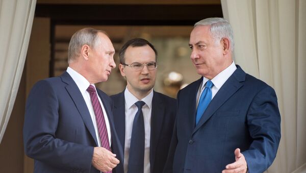 Vladímir Putin, presidente de Rusia, (izda.) y Benjamín Netanyahu, primer ministro de Israel (drcha.) - Sputnik Mundo