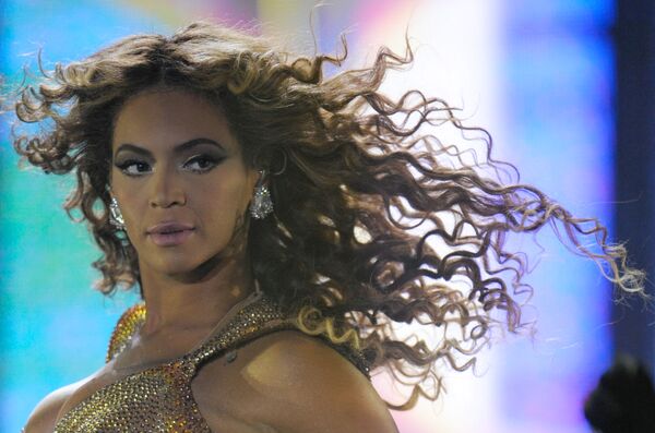 Beyoncé durante una presentación en Moscú - Sputnik Mundo