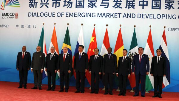 Líderes de los BRICS y los países invitados a la IX cumbre del grupo, Xiamen, China, 5 de septiembre de 2017 - Sputnik Mundo
