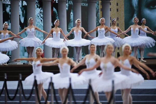 Rompehielos y bailarinas: así festeja Moscú su 870 aniversario - Sputnik Mundo