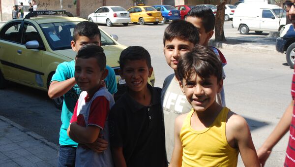 Niños de la ciudad siria de Deir Ezzor - Sputnik Mundo