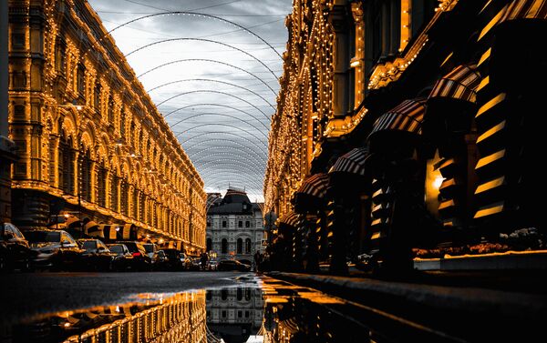 El edificio histórico de GUM, centro comercial cerca del Kremlin de Moscú, Rusia - Sputnik Mundo