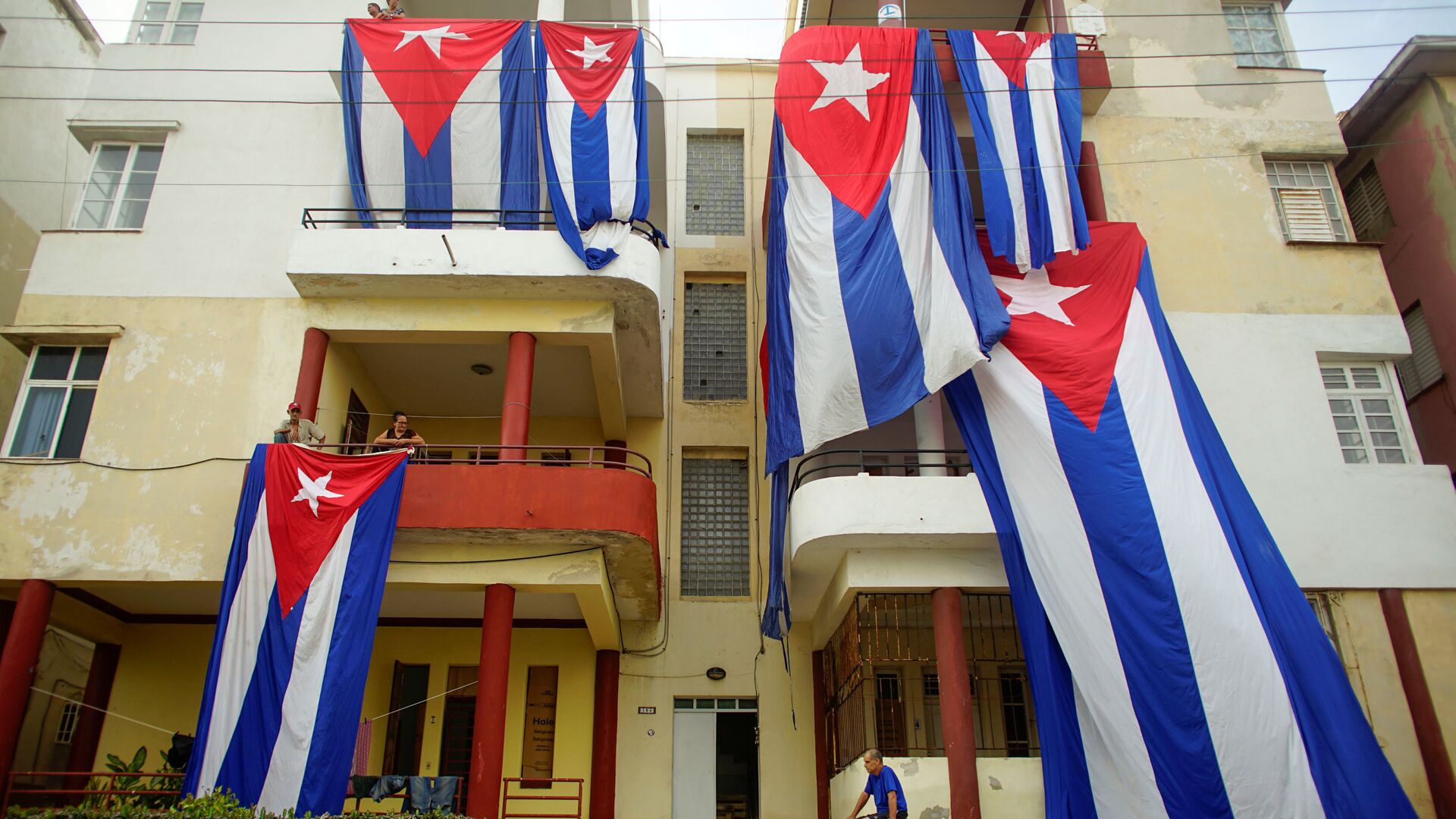 Las banderas de Cuba se secan tras el huracán Irma - Sputnik Mundo, 1920, 27.12.2021