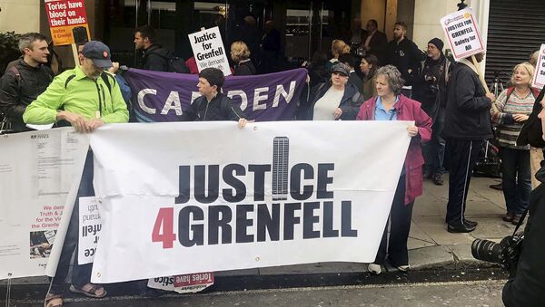 Protestas en Londres tras el incendio del edificio de viviendas Torre de Grenfell - Sputnik Mundo