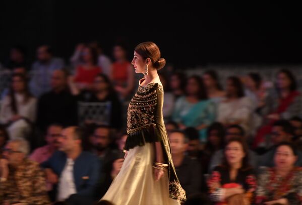 Sensualidad oriental en la Semana de la moda de Pakistán - Sputnik Mundo