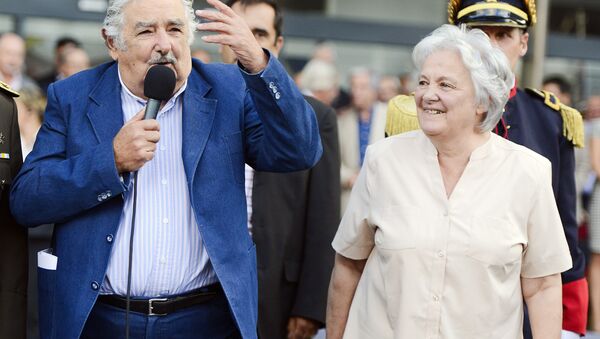 El expresidente de Uruguay, José Mujica, y la vicepresidenta de Uruguay, Lucía Topolansky (archivo) - Sputnik Mundo
